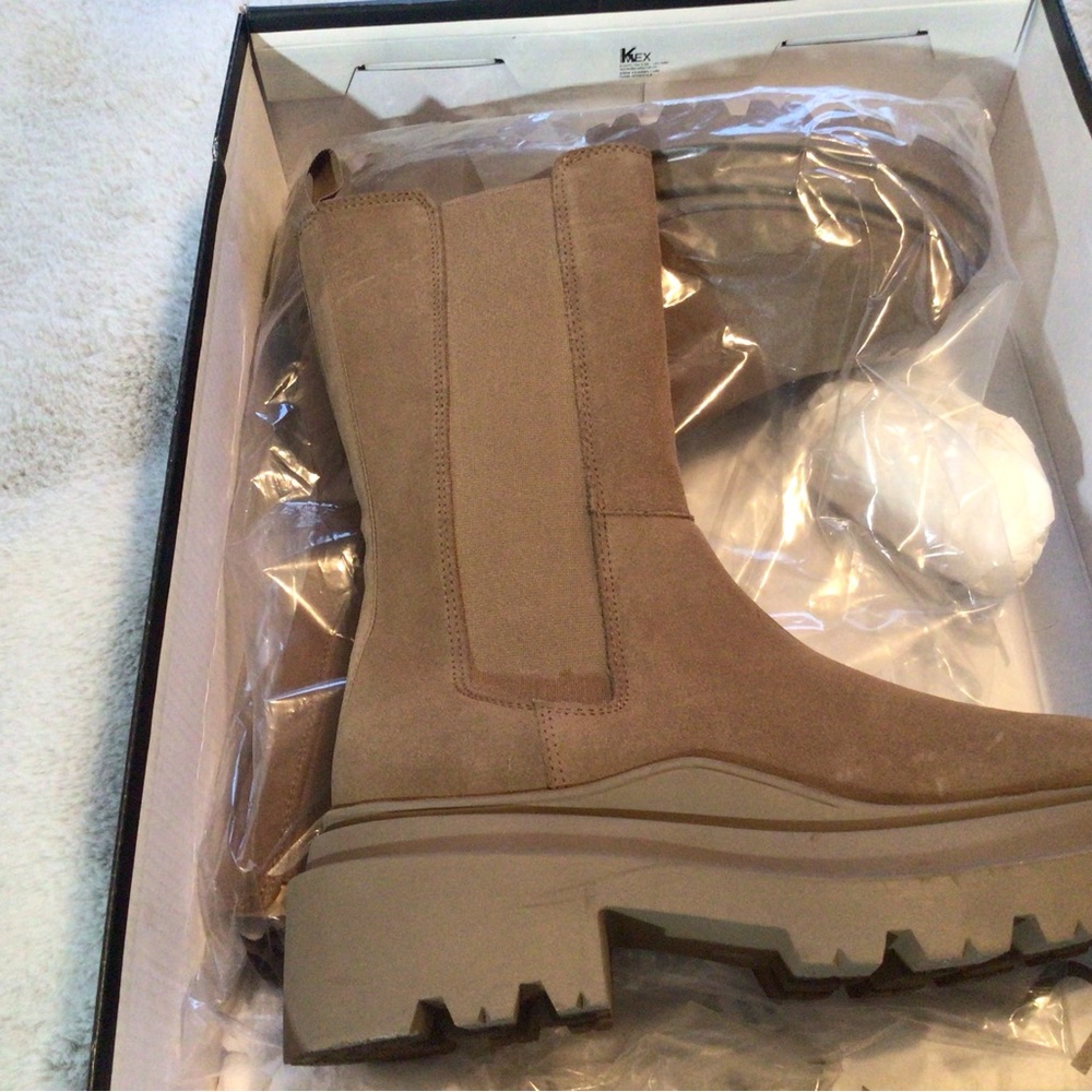 NEW ,Aqua Jessy TAUPE Suede Boots, size 8 M, never Worn exclusive Bloomingdales.